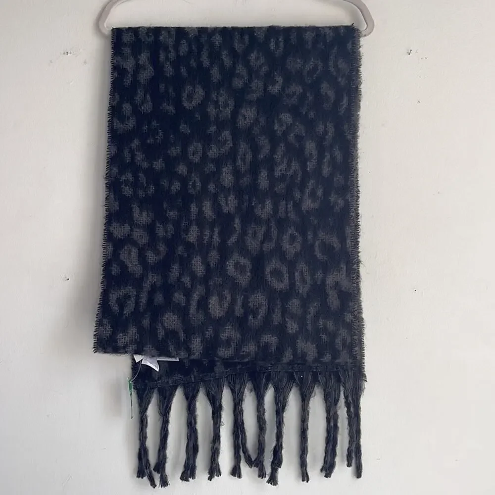 NWT GAP leopard print plush warm fringe hem scarf